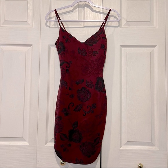 🍏 Seduction Black and Maroon Body Con Dress - Small - Picture 1 of 7